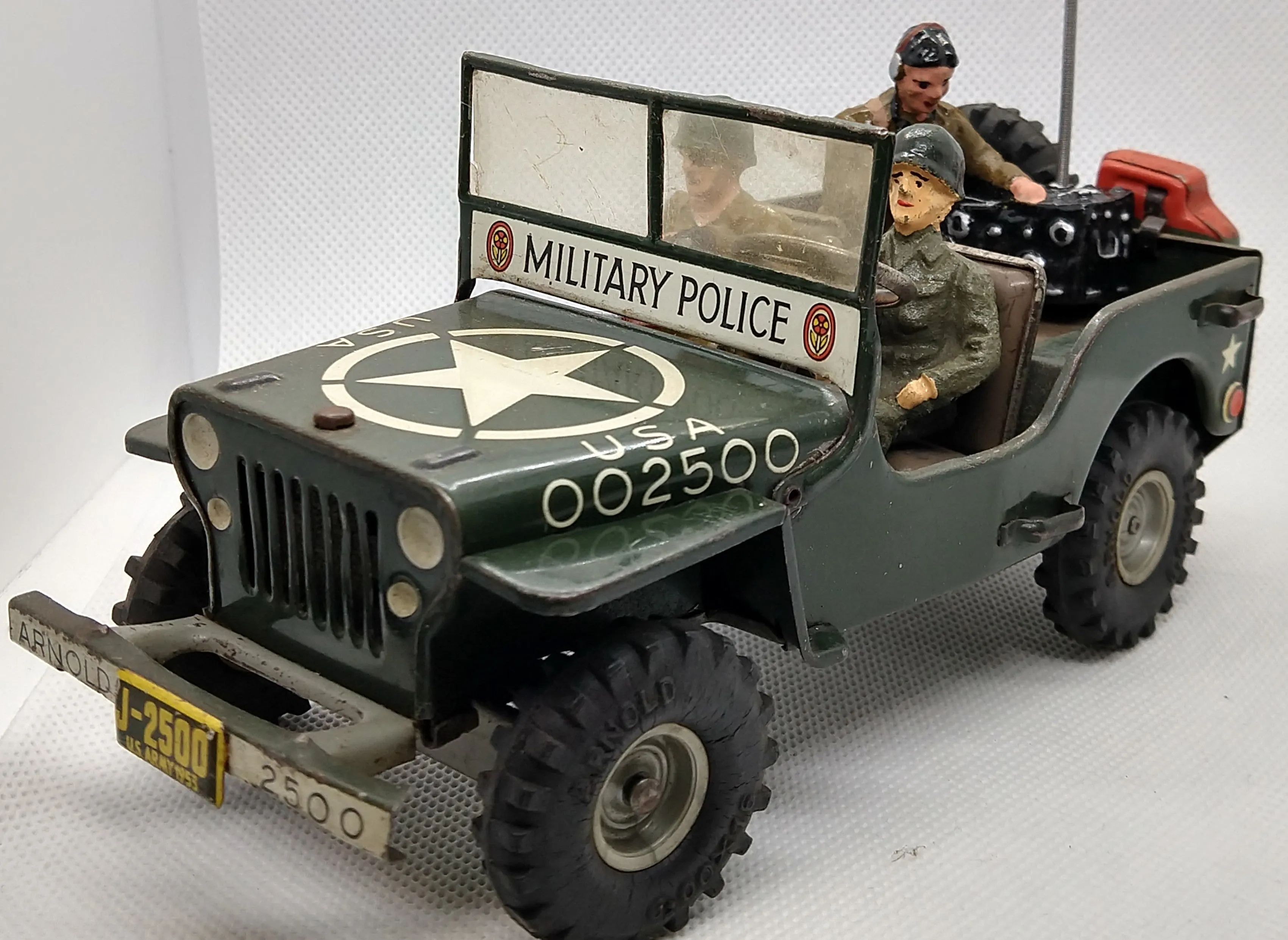 Arnold toy Jeep figure set.  Military Police.