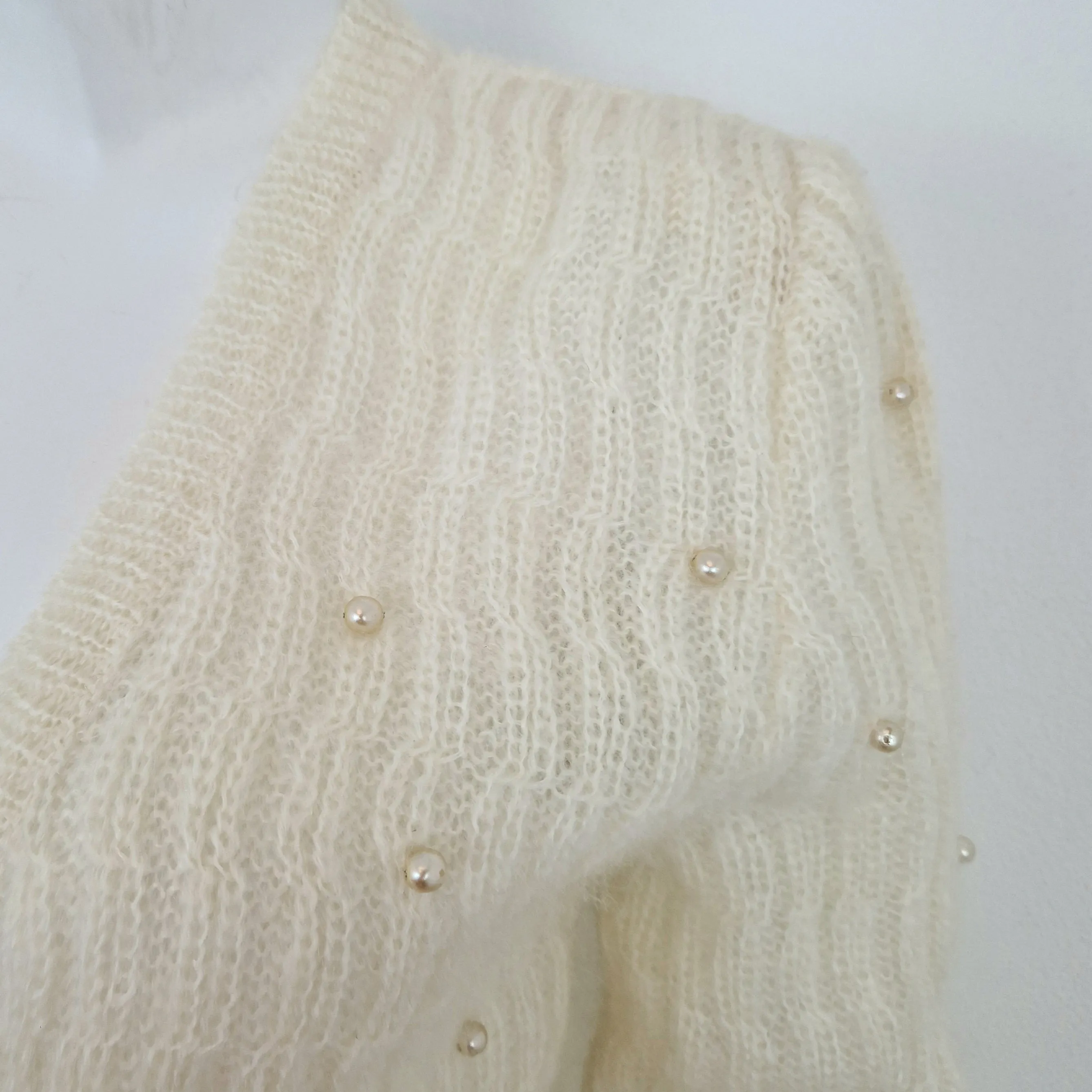 Cardigan vintage bianco latte con perle