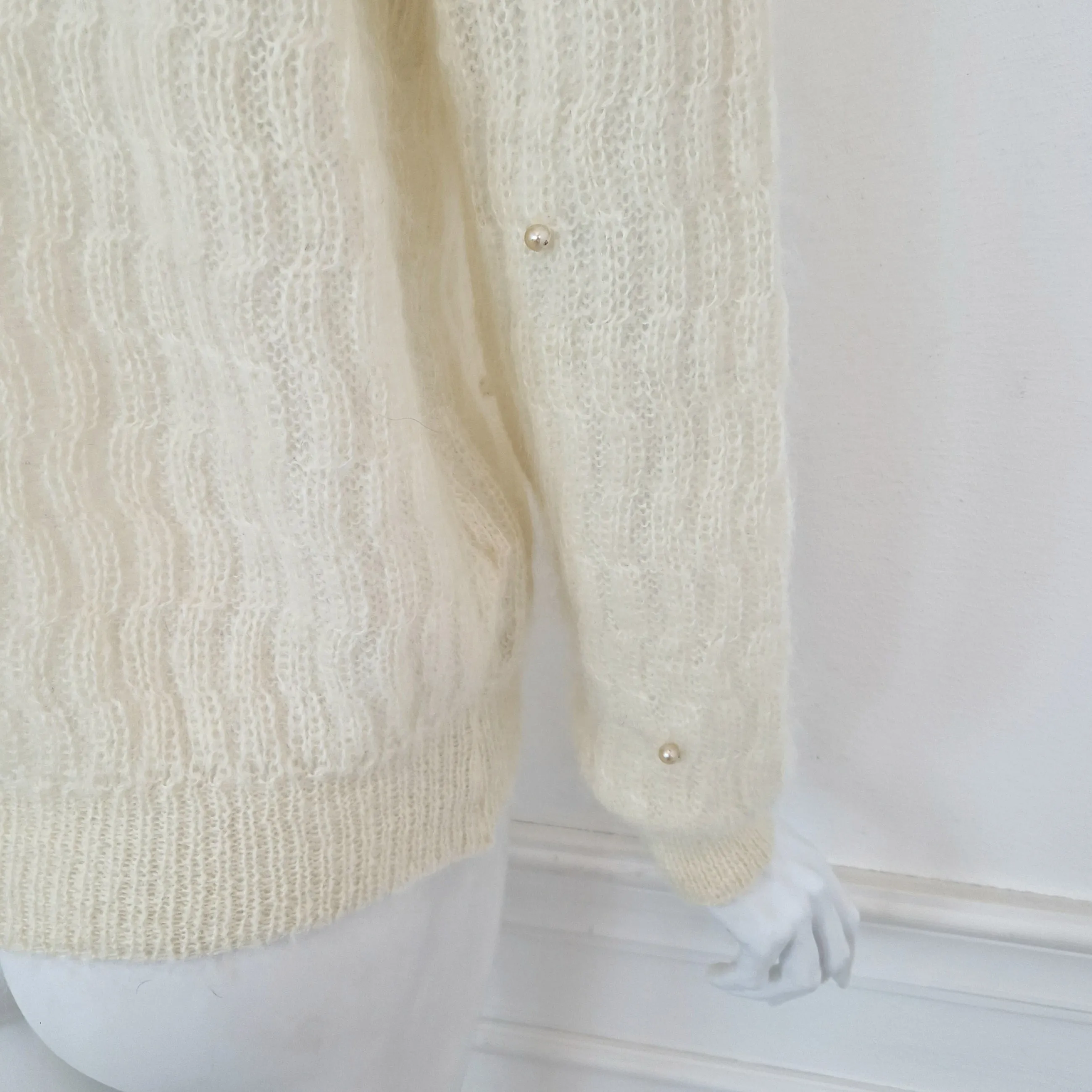 Cardigan vintage bianco latte con perle