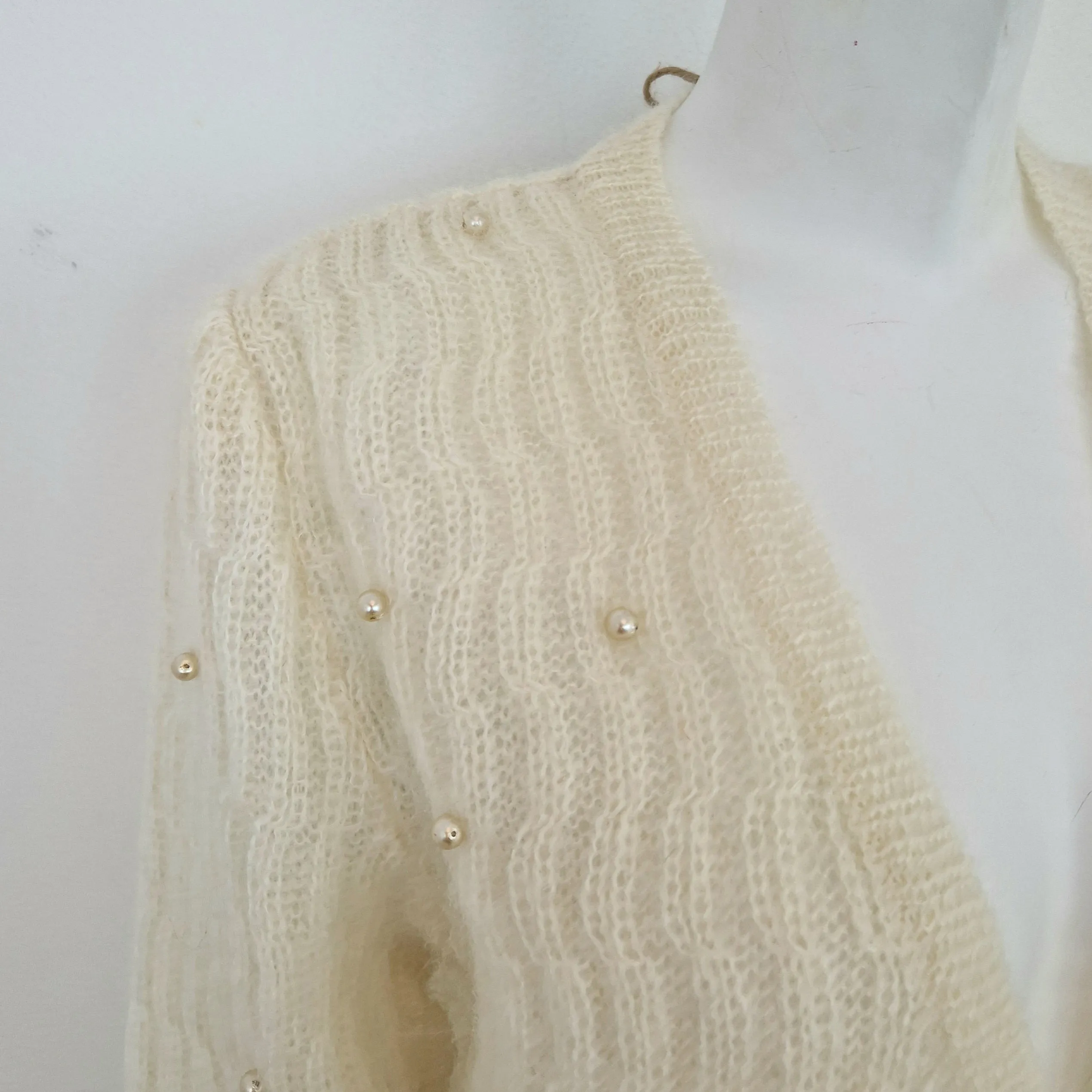 Cardigan vintage bianco latte con perle