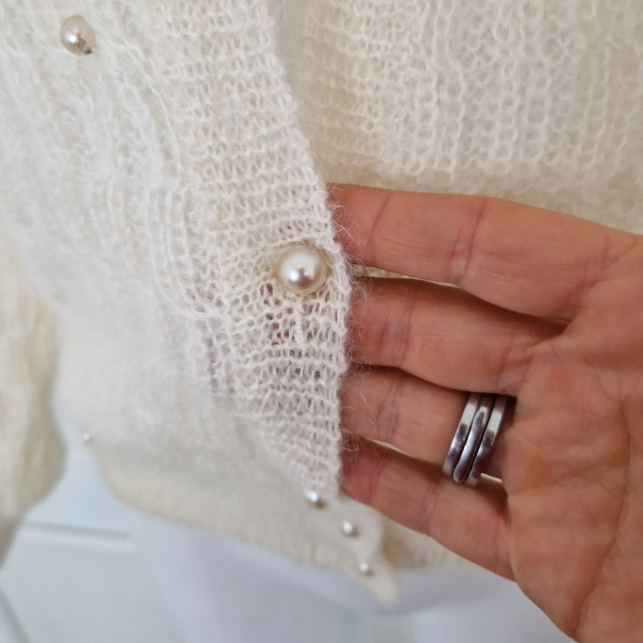 Cardigan vintage bianco latte con perle