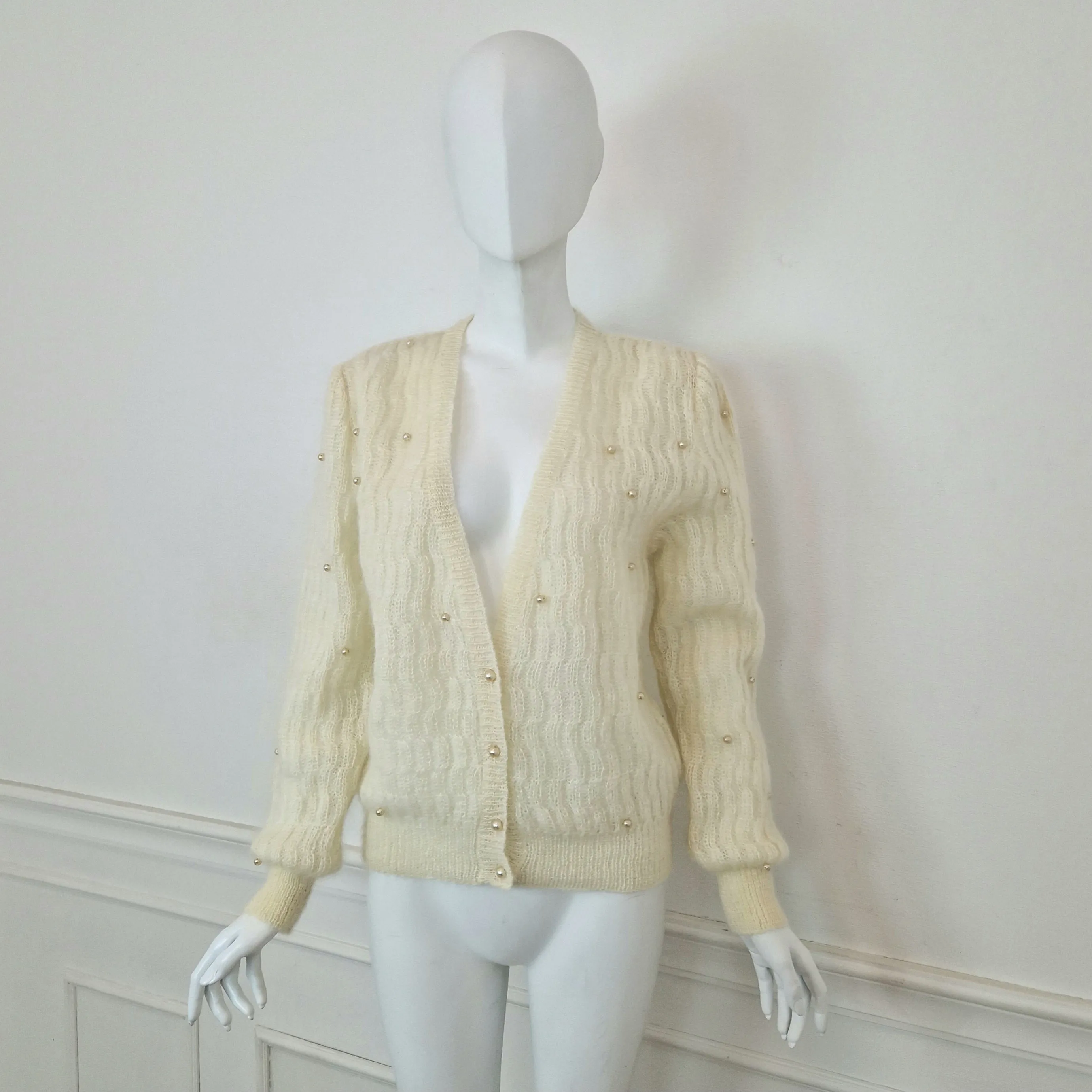 Cardigan vintage bianco latte con perle