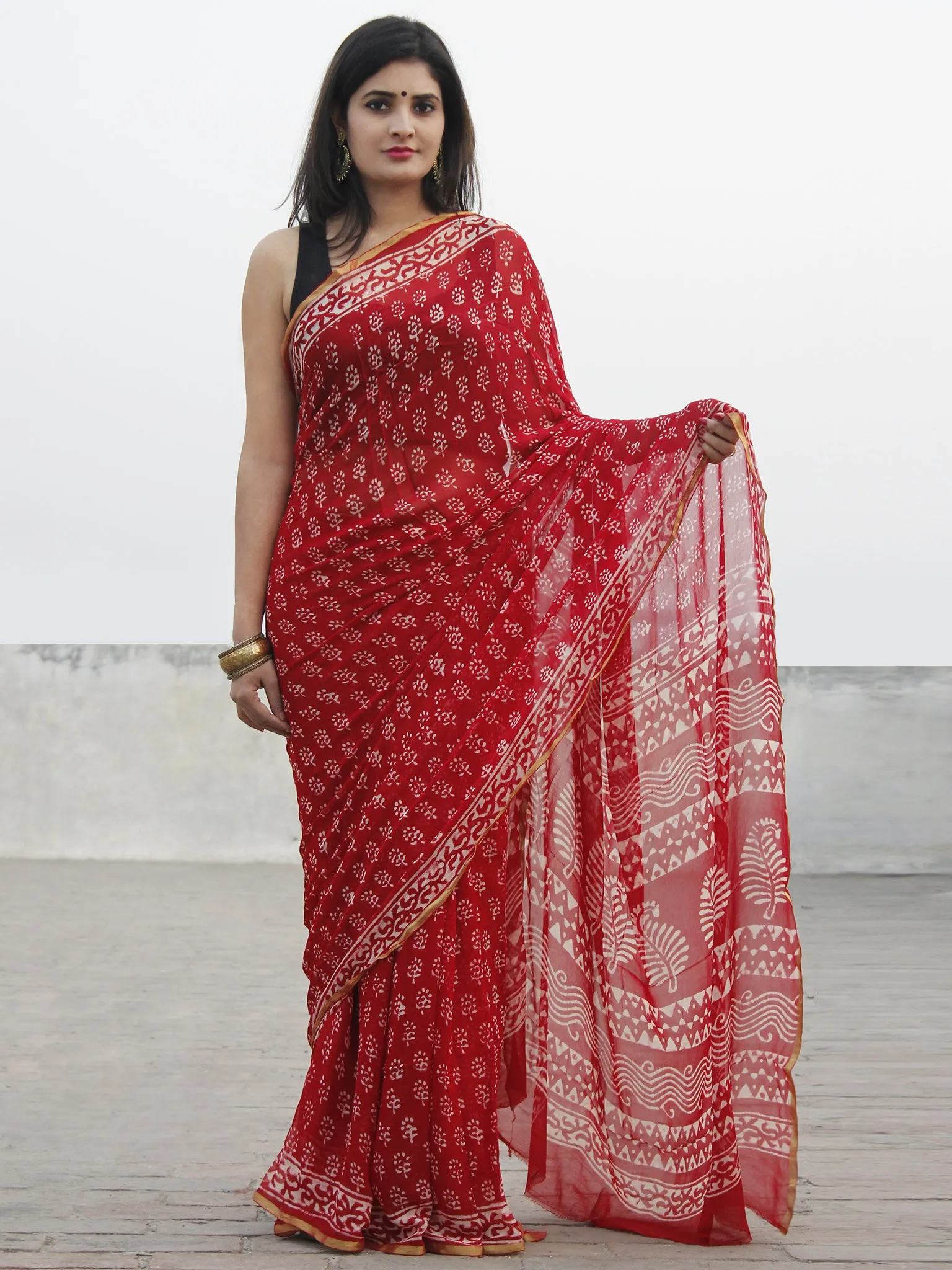 Red White Hand Block Printed Chiffon Saree With Zari Border- S031702581