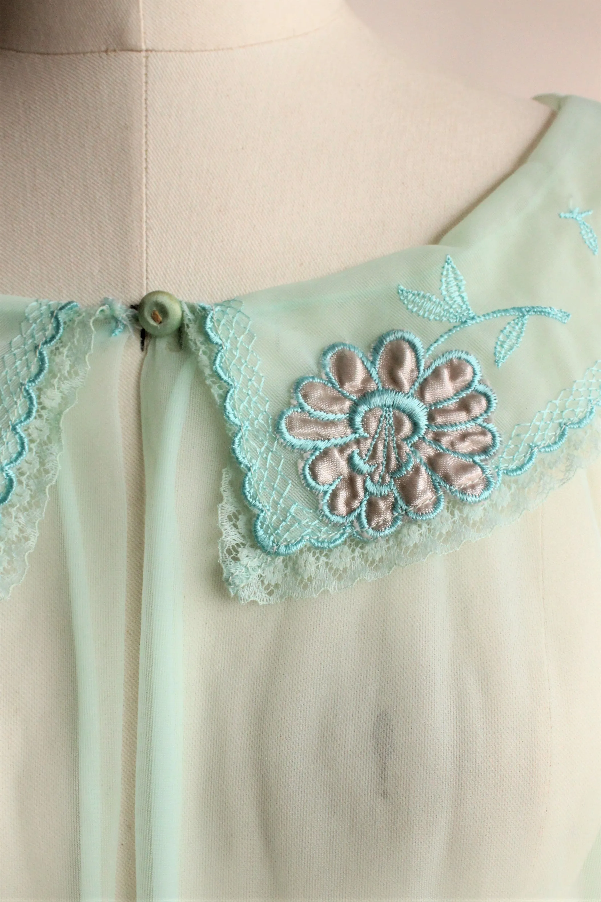 Vintage 1960s Mint Green Peignoir