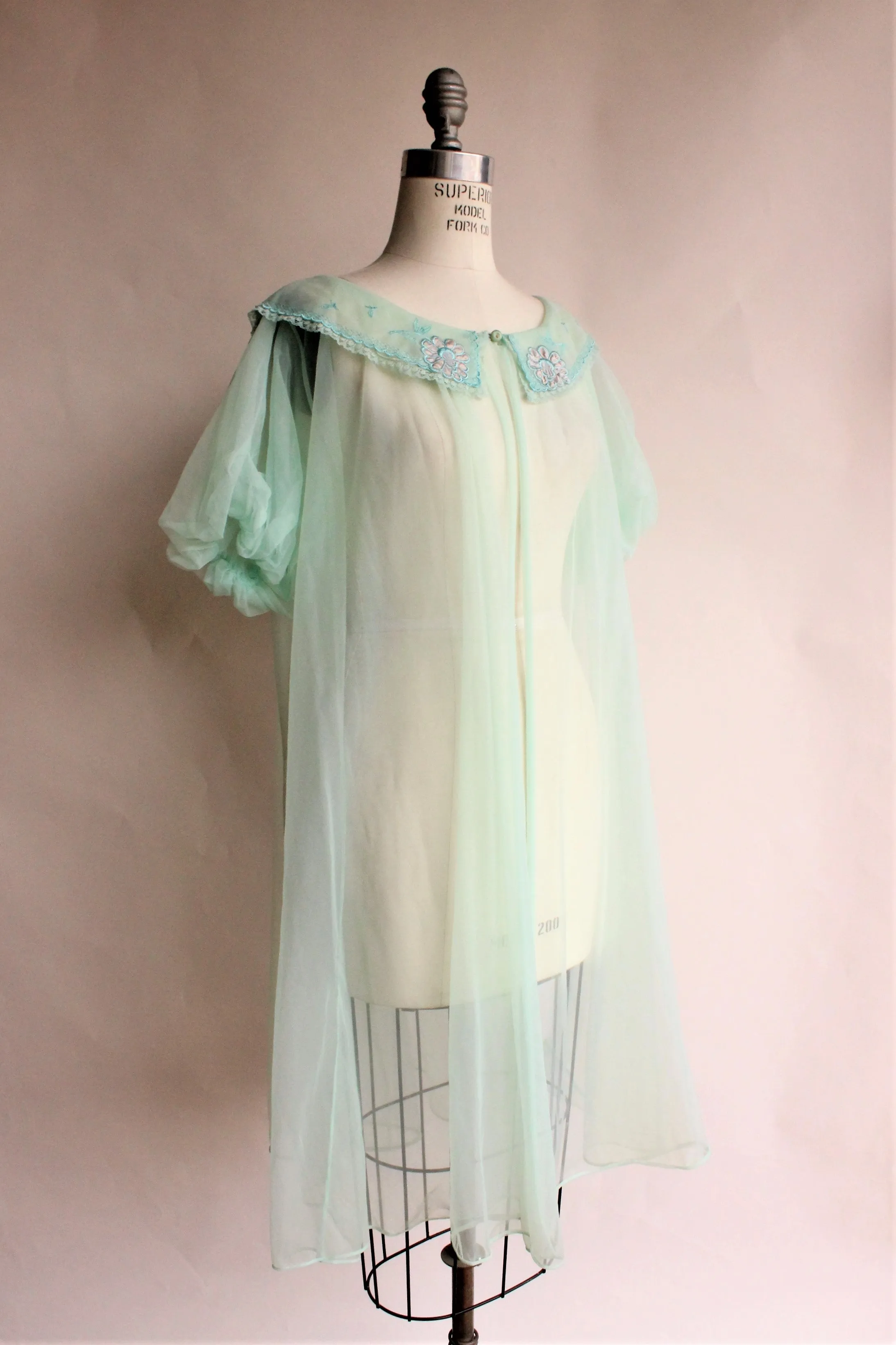 Vintage 1960s Mint Green Peignoir