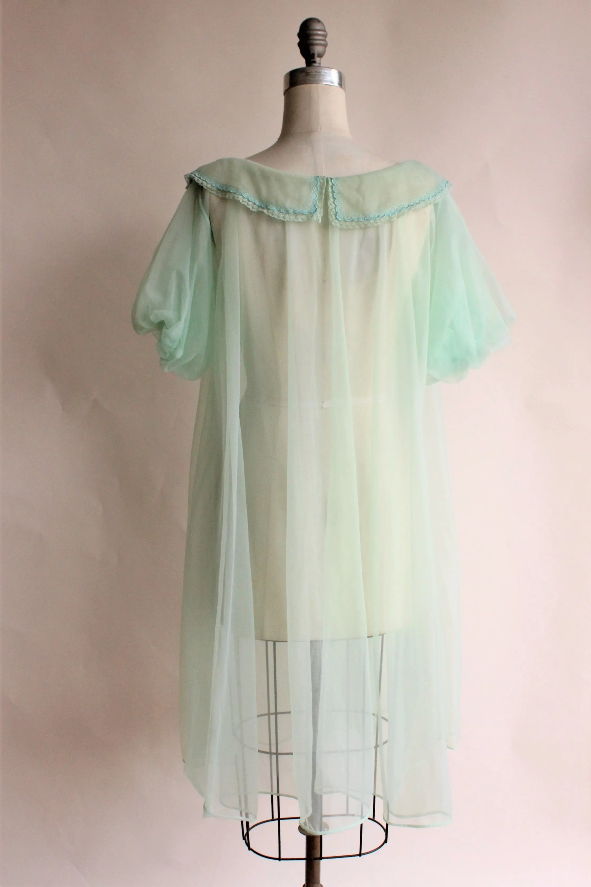 Vintage 1960s Mint Green Peignoir