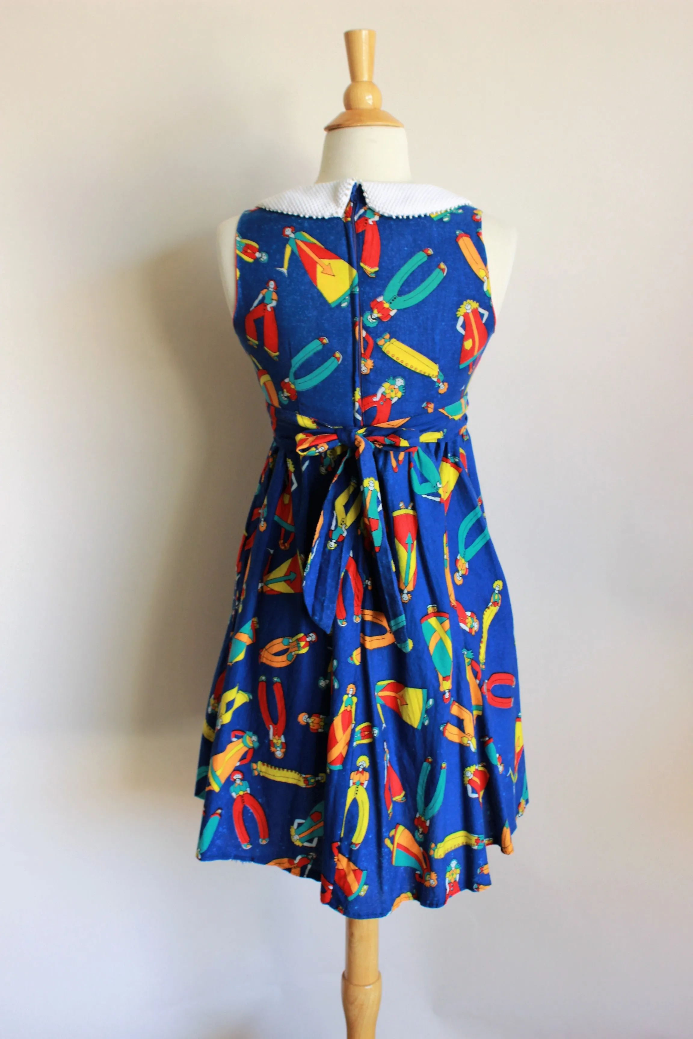 Vintage 1970s Petite Novelty Print Dress with Peter Pan Collar