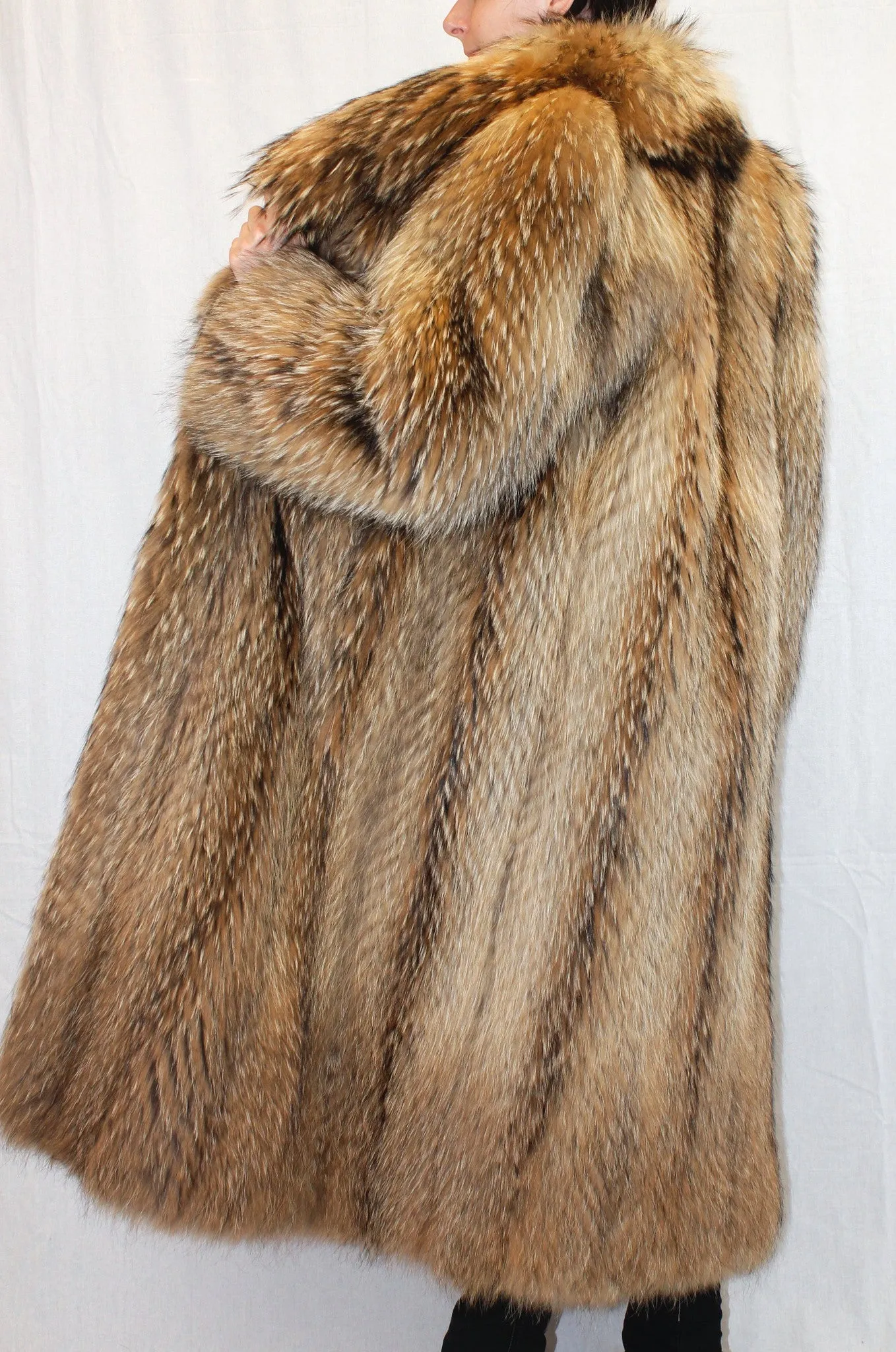 Vintage Finnish Raccoon Fur Coat -L | Feathered | Lightweight Design