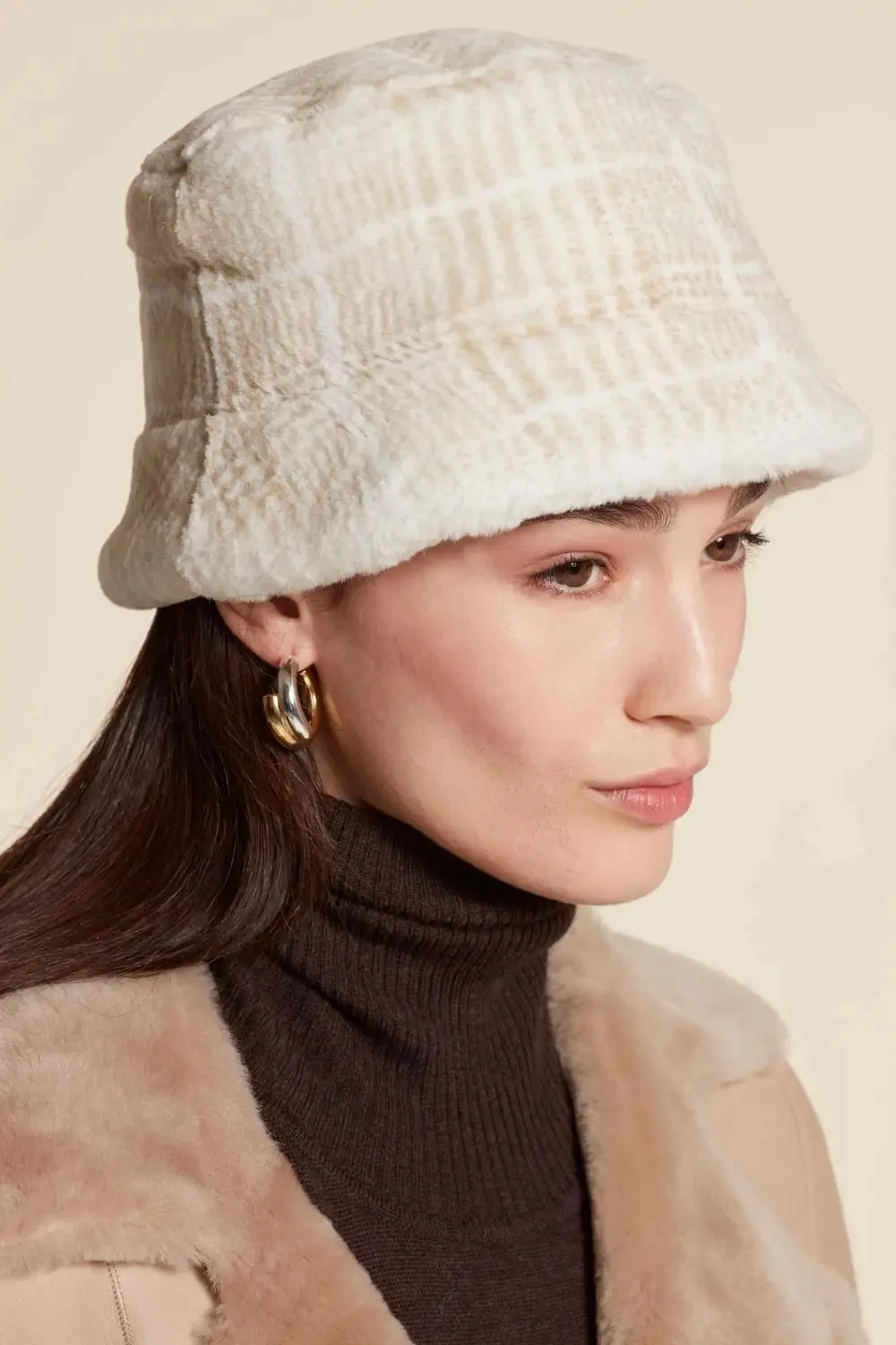 White mink hat